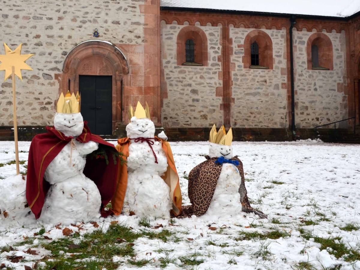 Schneemannbauen, Schneeballschlacht